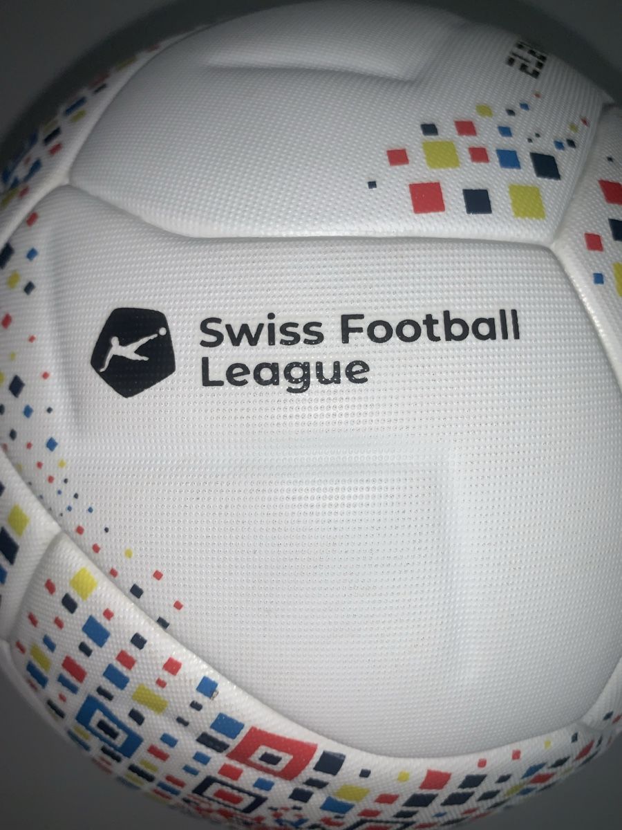 Palloni: Swiss Super League Official Match Ball - Macron Elevate – Usato da Corsier GE venduto da neiluj2003 4
