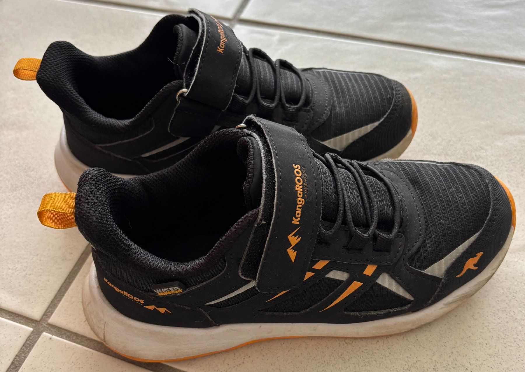 Scarpe da uomo: Gut erhaltene Schuhe, Gr. 35 – Usato da Buochs venduto da coffee75
