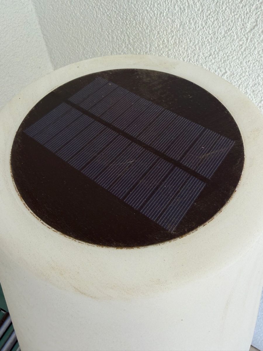 Manor Lampade: Solar LED Outdoor Stehleuchte mit Bluetooth Speaker, Farbw. – Usato da Büttikon AG venduto da jen_g5s9 1