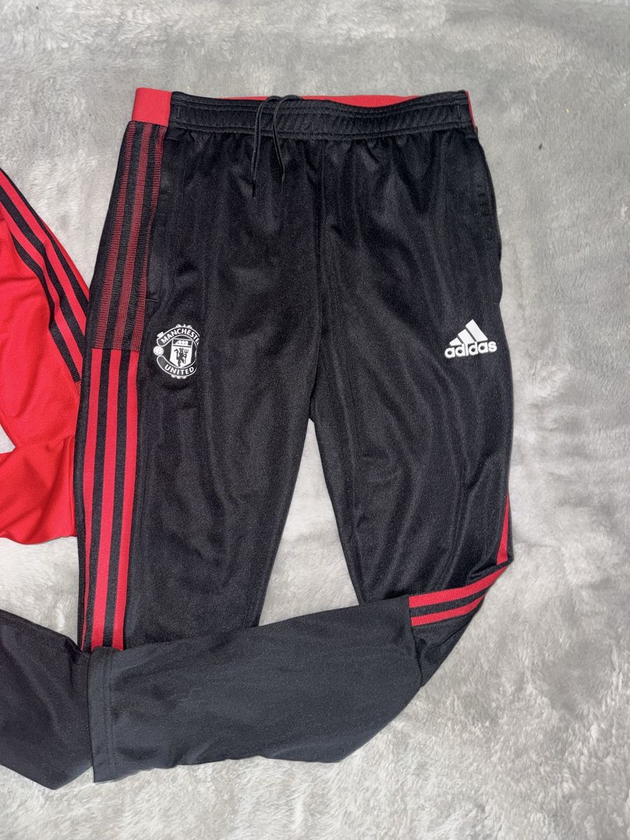 Lotti di vestiti: ENSEMBLE MANCHESTER UNITED – Usato da Genève venduto da Noah8972 2