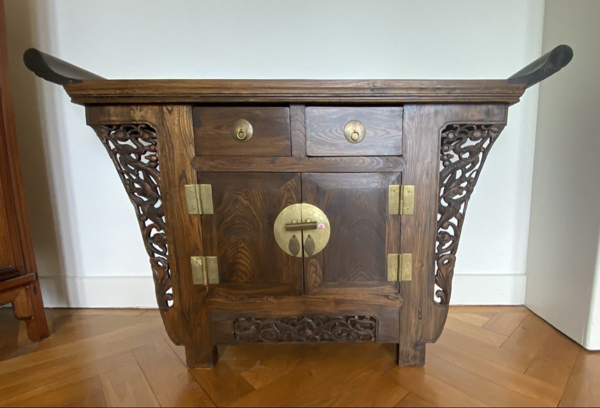 Credenze: Buffet chinois ancien avec sculptures de dragons – Usato da La Tour-de-Peilz venduto da SecondeVie
