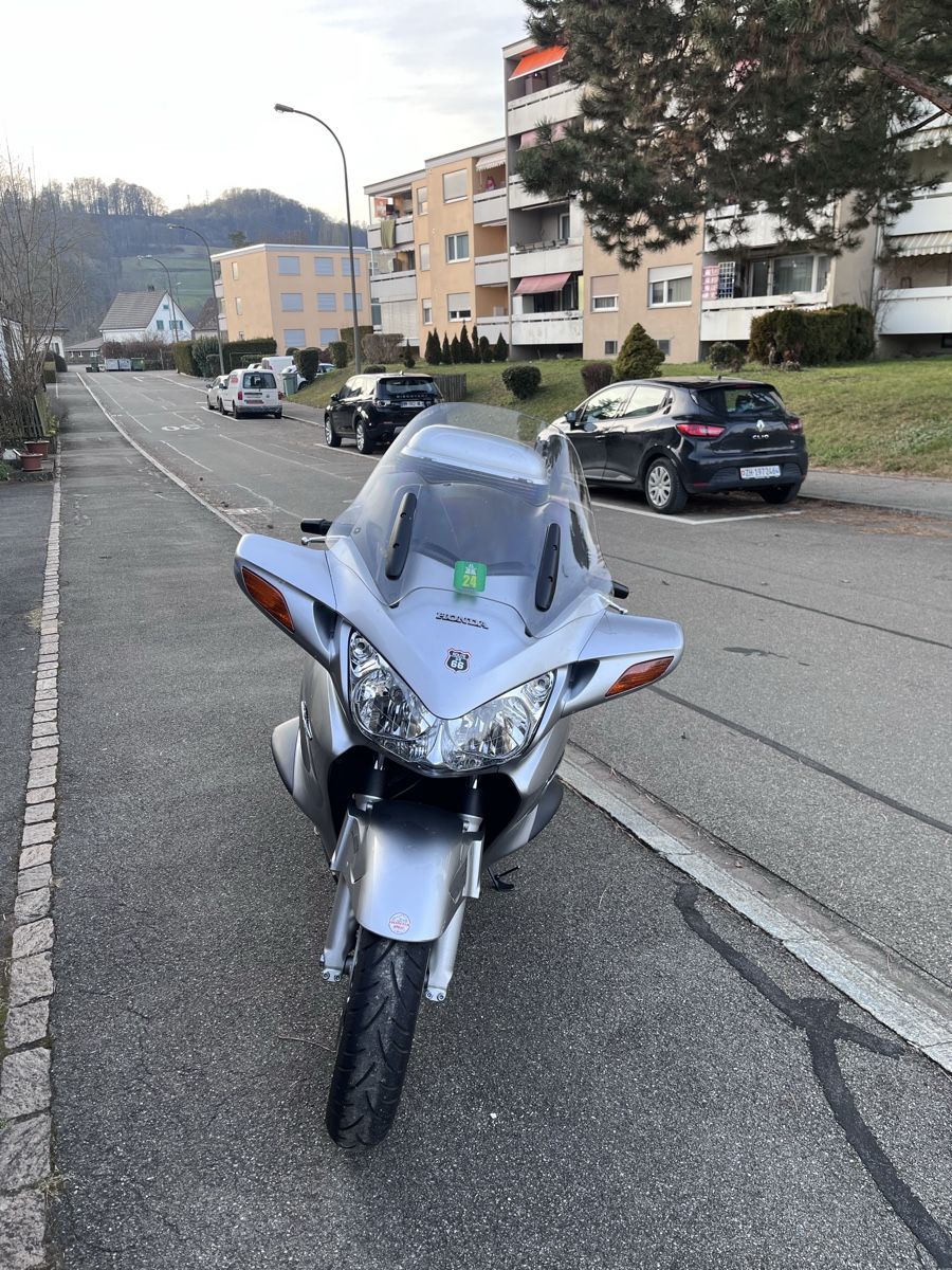 Honda Touring: Honda ST 1300 A – Usato da Lufingen venduto da Quadrum 1
