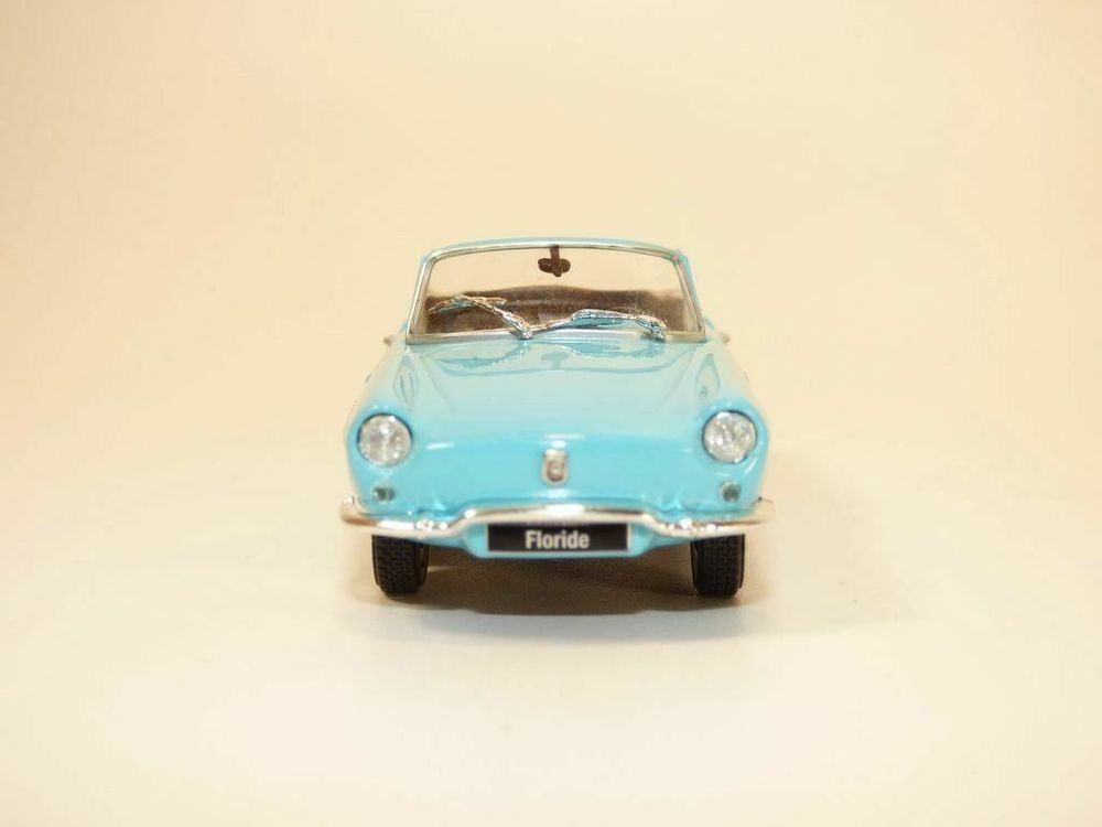 Fichier:Renault Floride cabriolet - rouge.jpg - Wikipédia