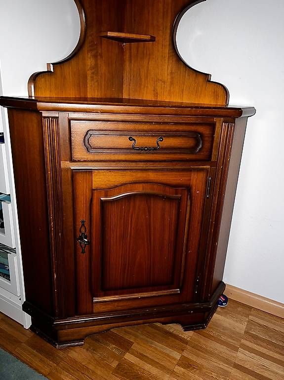 Schränke: Antiker schöner alter Eckschrank – Gebraucht aus Arlesheim von Aurelius.i 2