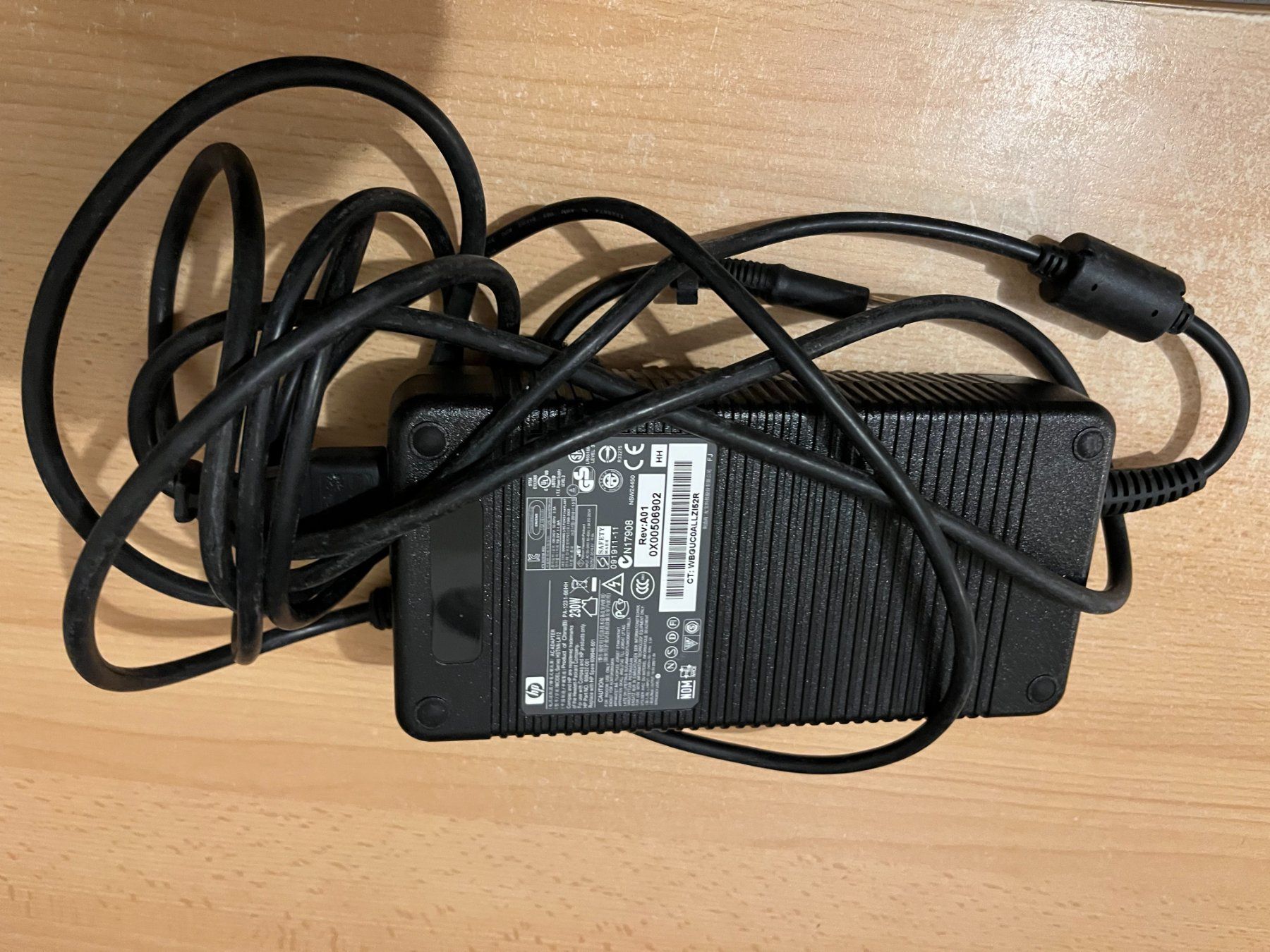 Hewlett Packard Unità & Adattatore: HP Adapter 19.5V 11.8A 230W – Usato da Winterthur venduto da fla_hwg8 2