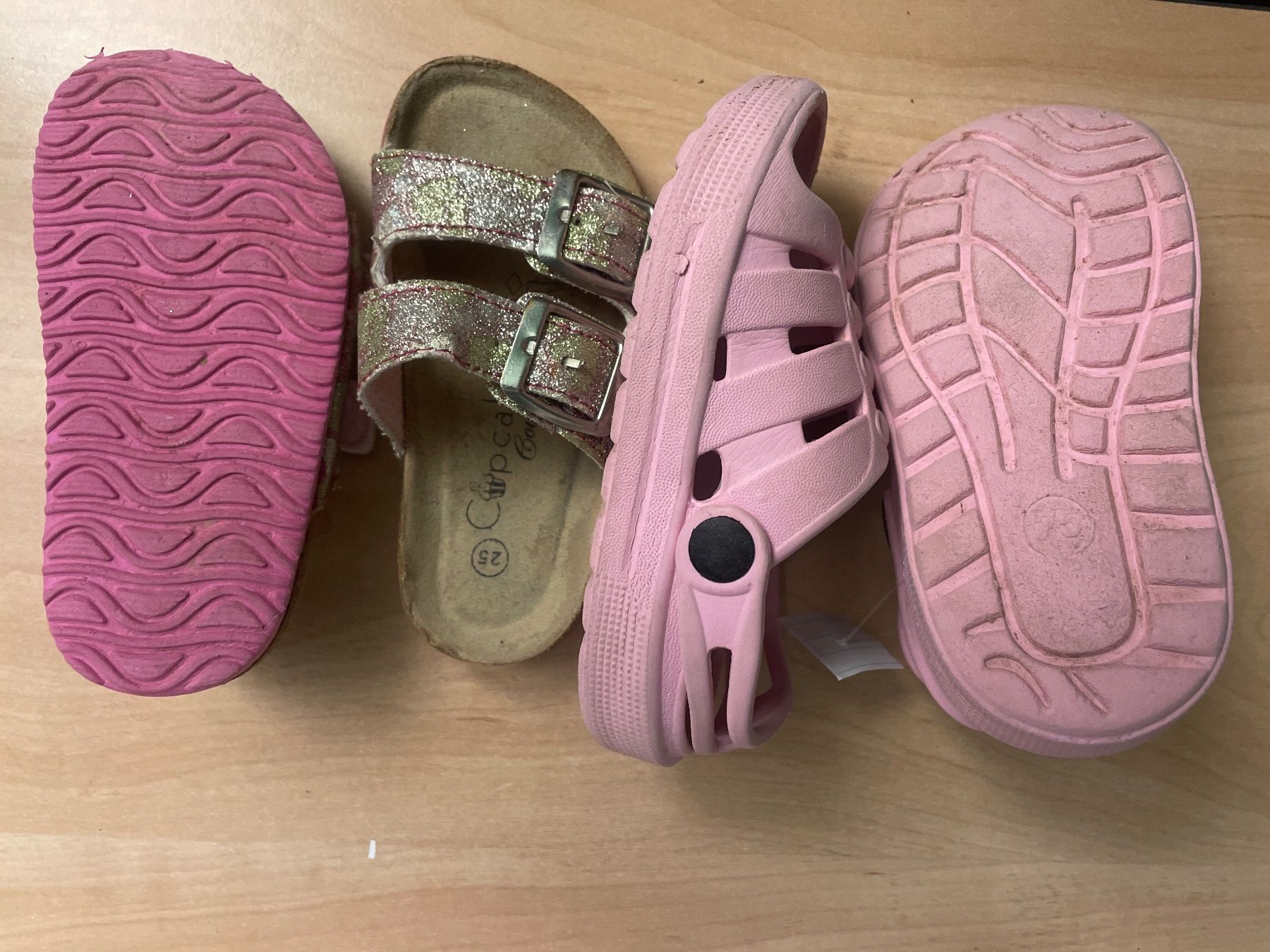 Scarpe per ragazze: 2 süsse Finken mit Rucksack Gr.25 – Usato da Obergerlafingen venduto da cabo4 2