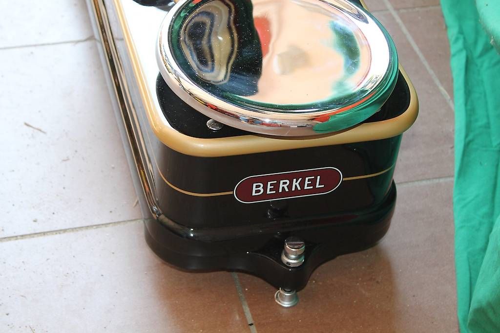Bilance e pesi: Bilancia BERKEL modello A originale restaurata nera – Usato da Satigny venduto da macwood 3