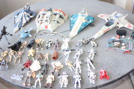 Star Wars Sammlung mit vielen Figuren und Flieger