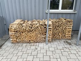Brennholz gespalten trocken circa 2  Stehr