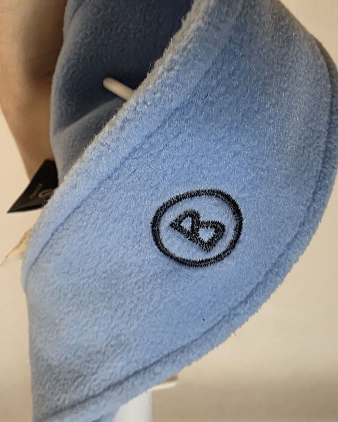 Nastri decorativi: Cache-oreilles chaud en polaire bleu ciel comme neuf – Usato da Kreuzlingen venduto da Vs_trusted