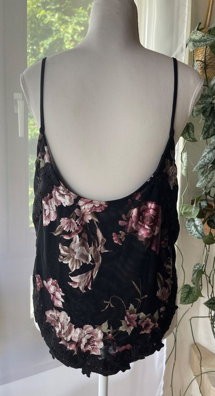 Zara Top: ZARA Top – Usato da Läufelfingen venduto da B_C_Sch. 1