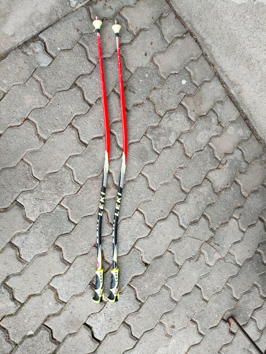 Leki Bastoncini da sci: Leki Skistöcke 115cm – Usato da Les Moulins venduto da alicia017