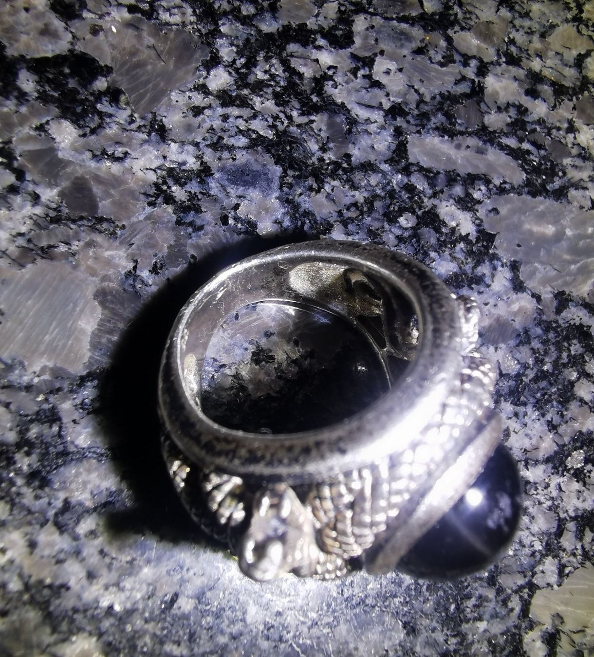 Anelli: Ring Silber mit schwarzem Saphir und Schlangen. – Usato da Steffisburg venduto da kk4711 1
