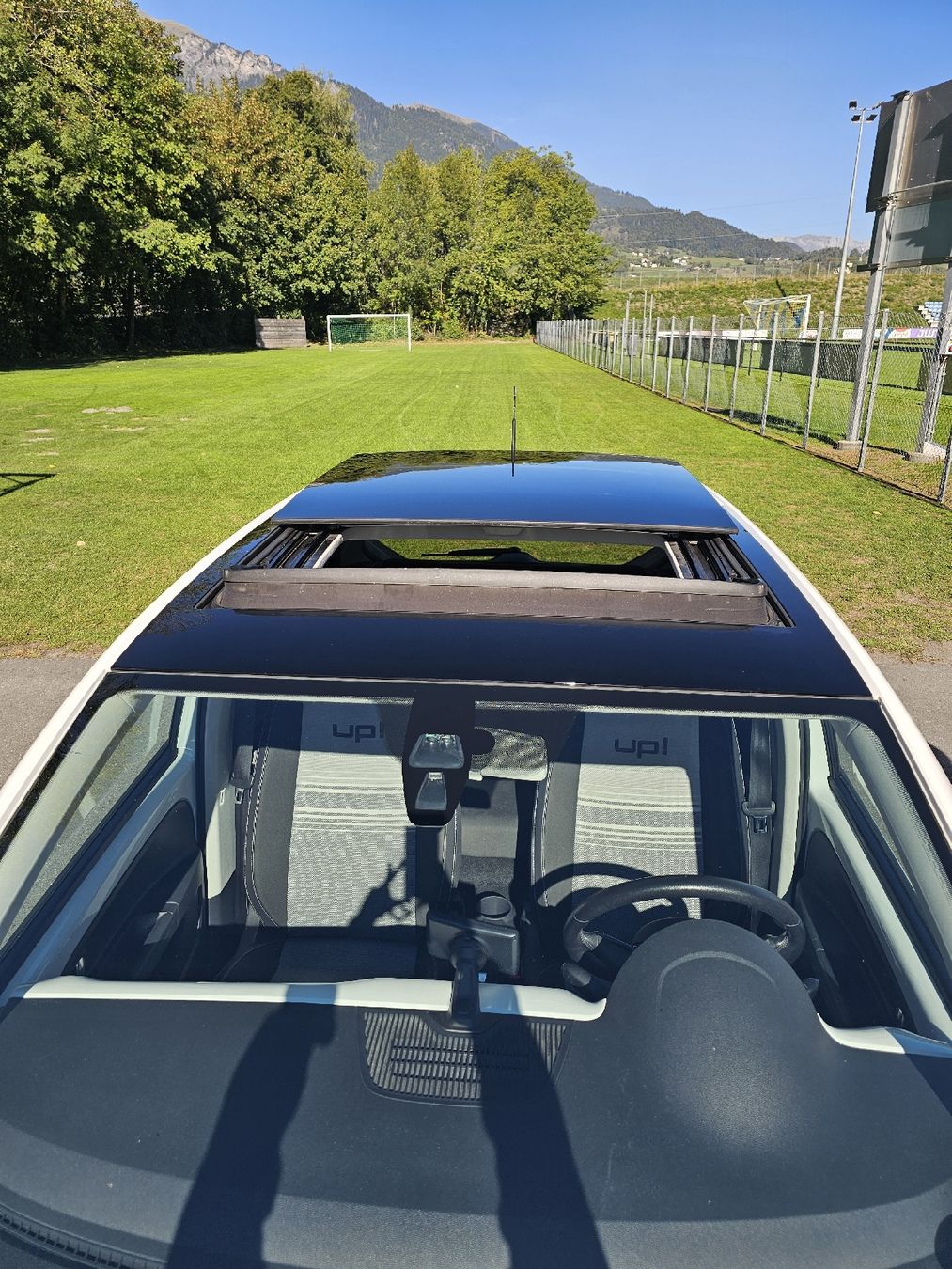 VW Autos: Wunderschöner VW Up weiss 1.0, 8-fach bereift – Gebraucht aus Balzers von ridr 7