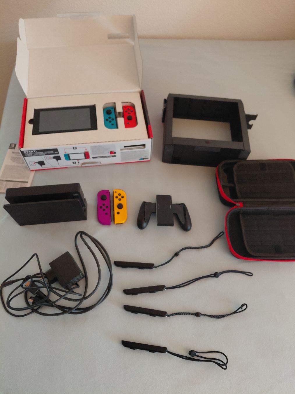 Nintendo Konsolen: Nintendo Switch Konsole mit Zubehör im Karton – Gebraucht aus Biglen von mic_pjg6