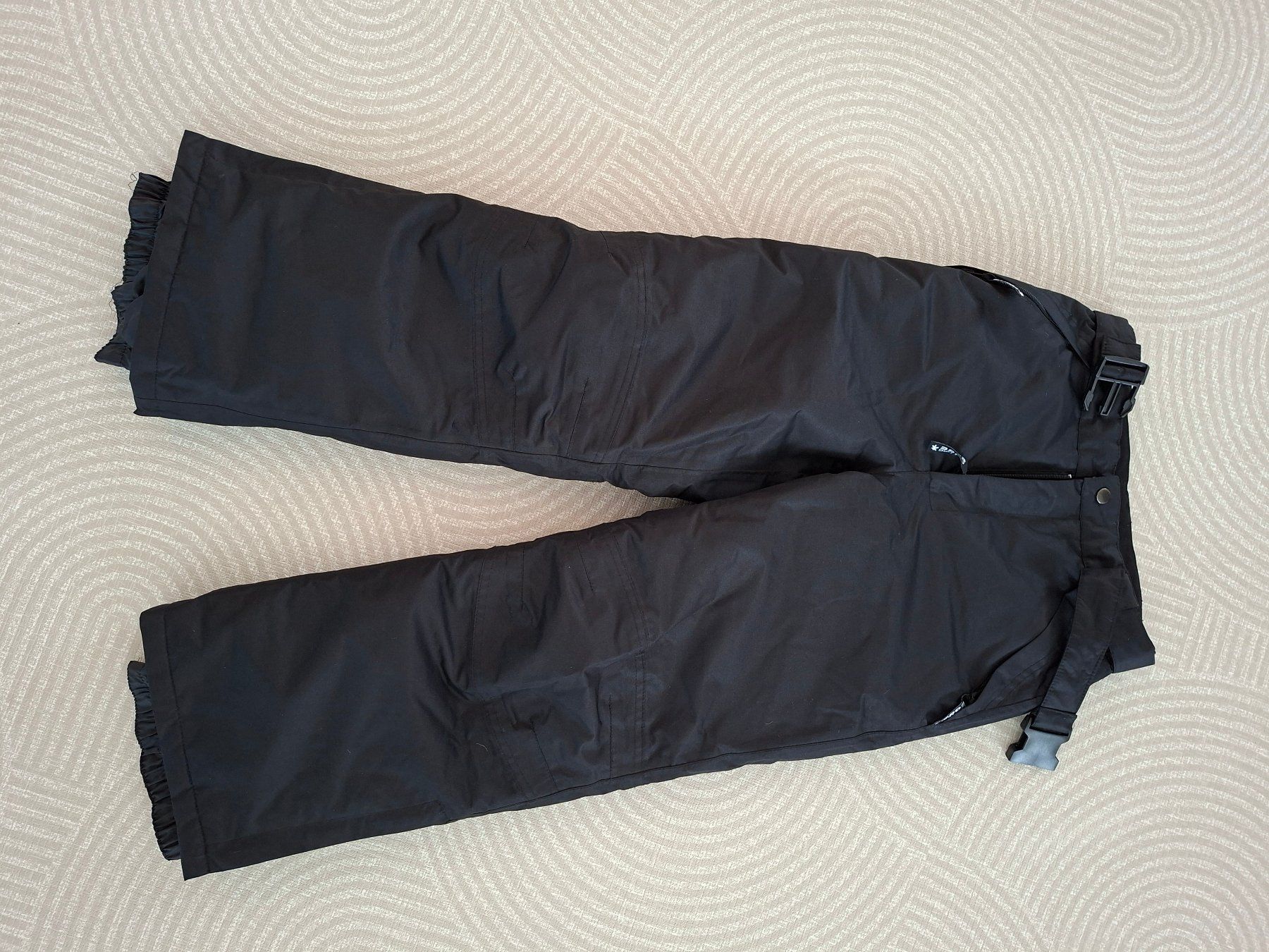 Pantalons: Skihose Gr. 140, schwarz – D'occasion à Wetzikon ZH par Klotzfrosch