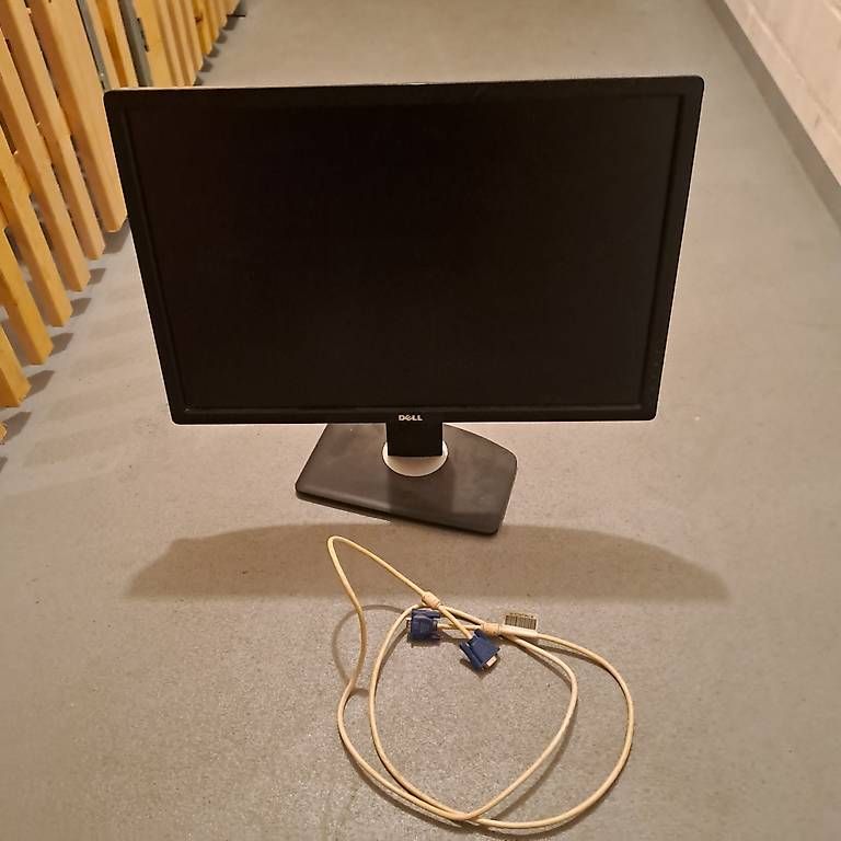 Monitor: monitor – Usato da Altdorf UR venduto da zio_y9w8 1