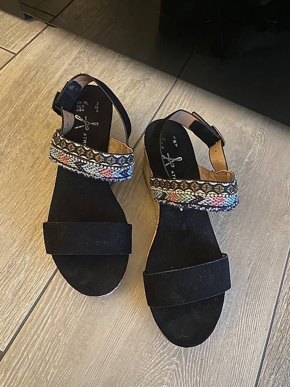 Chaussures femmes: Sandales compensées – D'occasion à Gland par Serena4 1