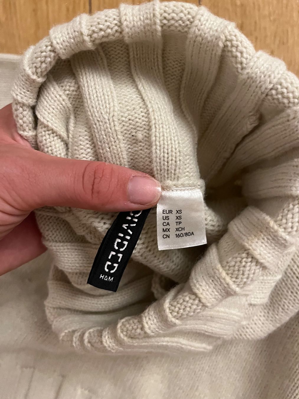 H&M Pullover & Sweatshirts: Pullover gestrickt Rollkragen cropped beige – Gebraucht aus Rüti ZH von sar_9gnw 2