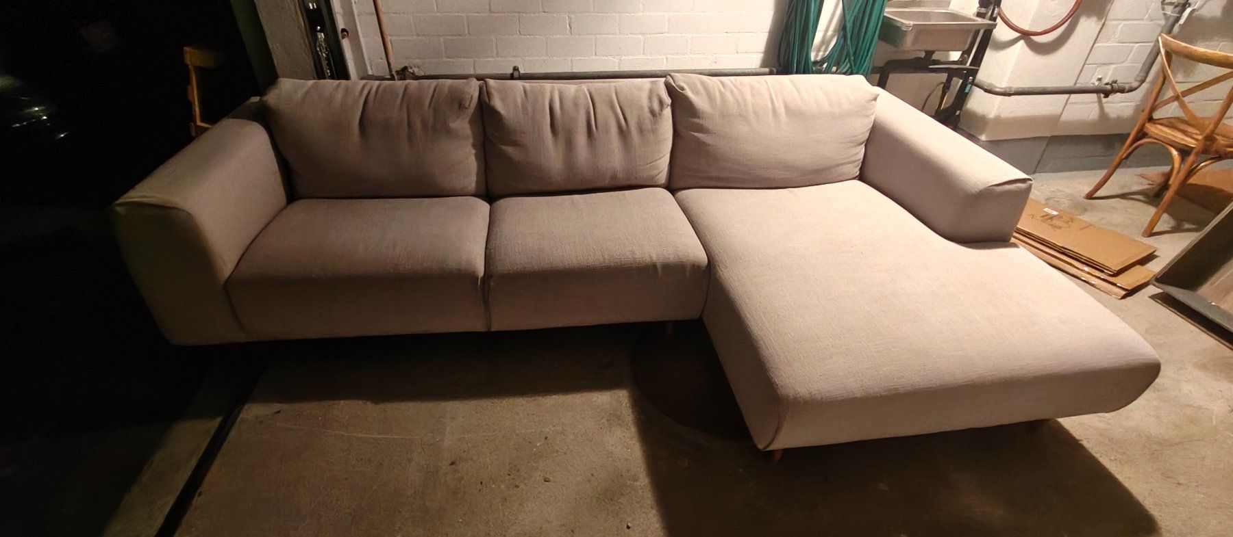 Interio Sofas: Interio Ecksofa mit Recamière – hellgrau/greige – 275 cm – Gebraucht aus Kriens von EPR1987