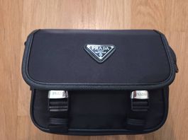 Prada Messenger Bag aus Re-Nylon
Messenger Bag aus Re-Nylon