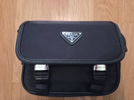 Prada Messenger Bag aus Re-Nylon
Messenger Bag aus Re-Nylon