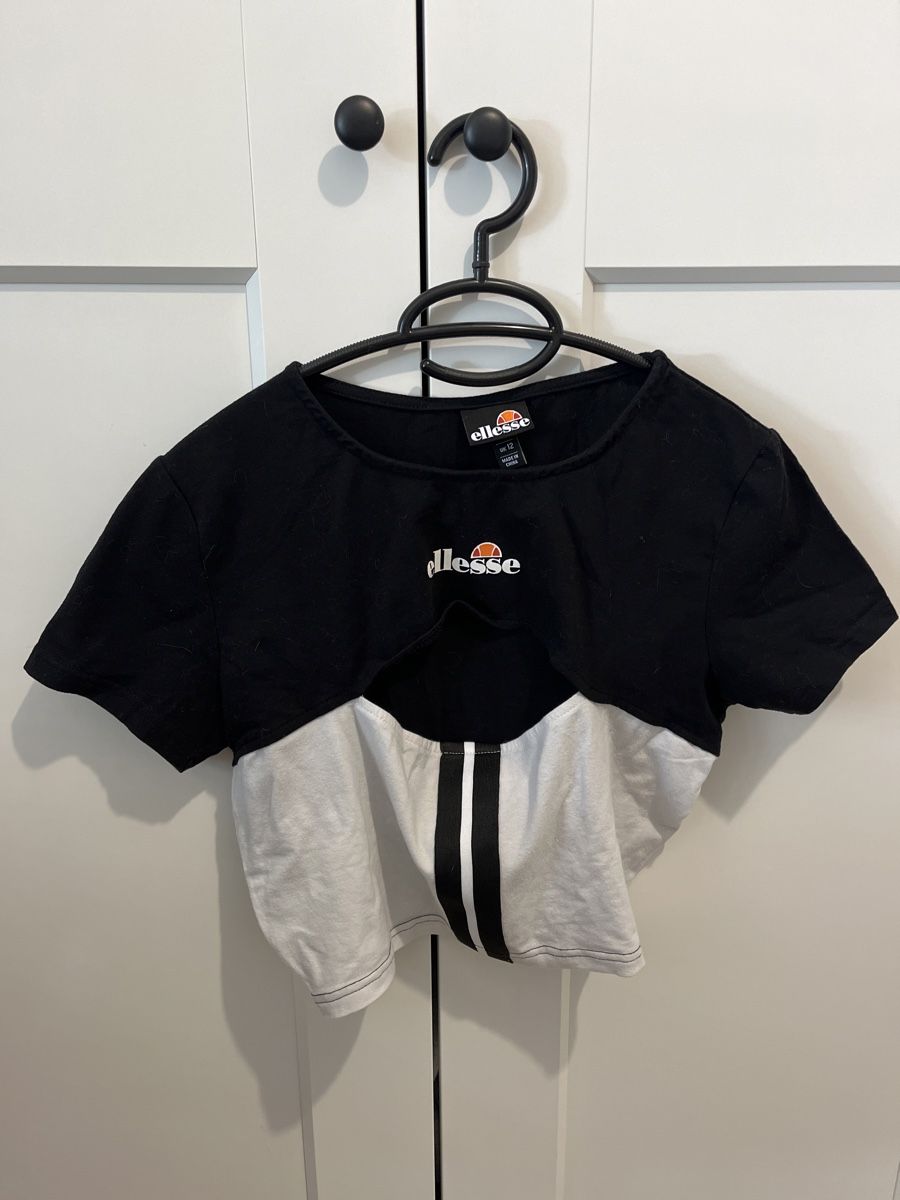 T-shirt: Crop top Ellesse – Usato da Bussigny venduto da LabiZaule 1