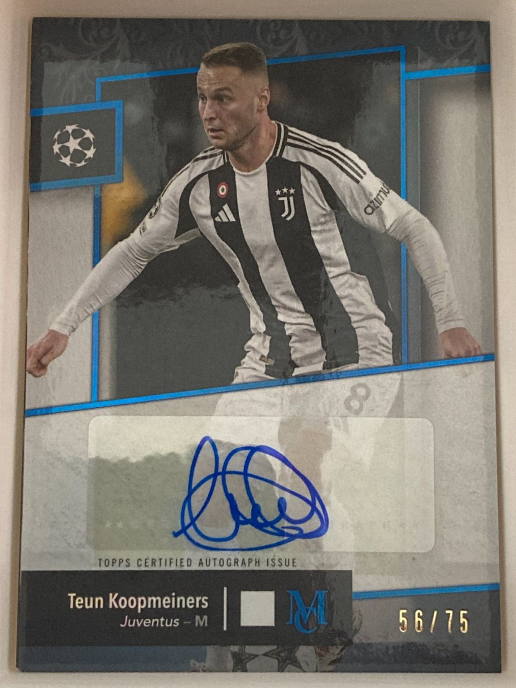 Topps Sammelbilder & Trading cards: Topps Mueum UEFA 24-25 - Teun Koopmeiners Auto /75 – Gebraucht aus La Tour-de-Peilz von Tyalos_Cards