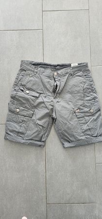 kurze graue Hose Grösse 34