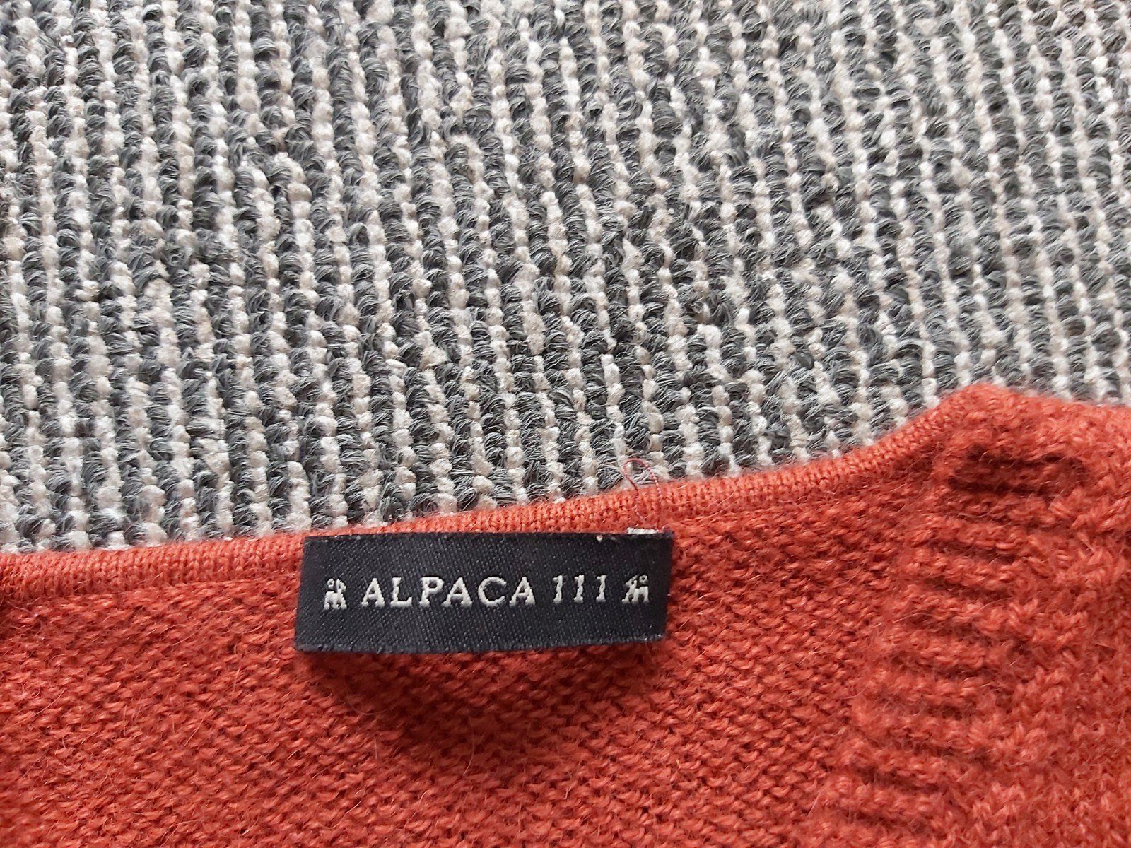 Pullover & Sweatshirts: 100% Alpaka Wolle Pullover V-Ausschnitt rot braun Gr S – Gebraucht aus Rüdlingen von IschGUAT 1