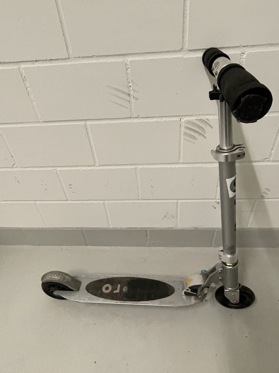Scooter: Micro Roller silber klappbar gebrauchter Zustand – Usato da Brittnau venduto da jan9199
