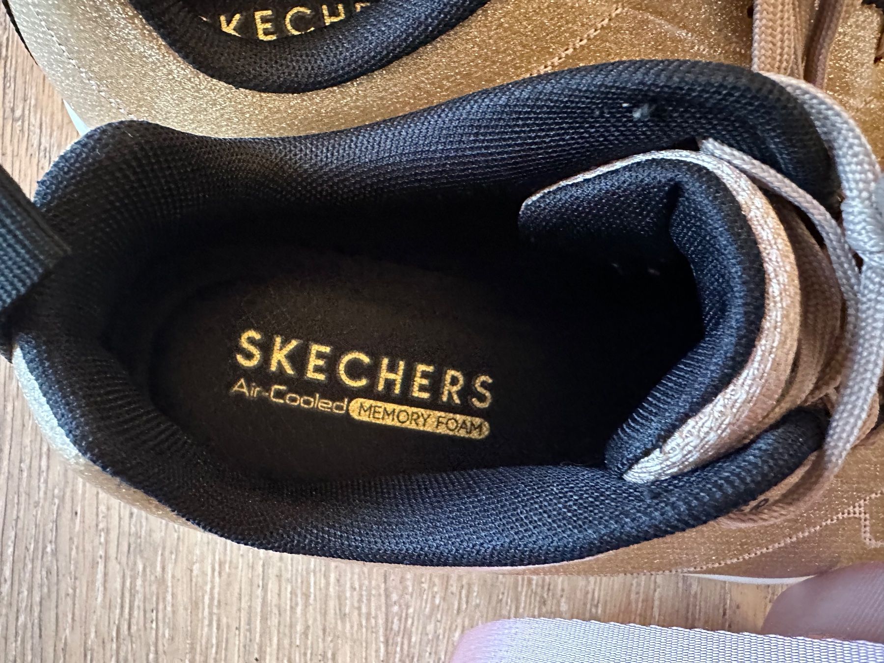 Chaussures femmes: goldfarbene Sketcher Sneaker – D'occasion à Zollbrück par AnMa 3