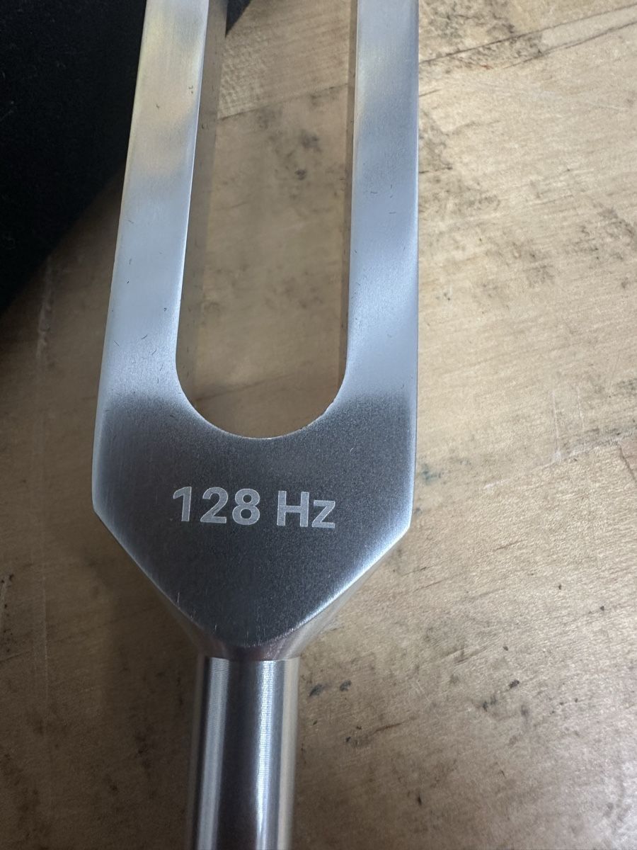 Strumenti musicali: Hochwertige Stimmgabel 128 Hz! – Usato da Ebikon venduto da Gaenggeliwaar 2