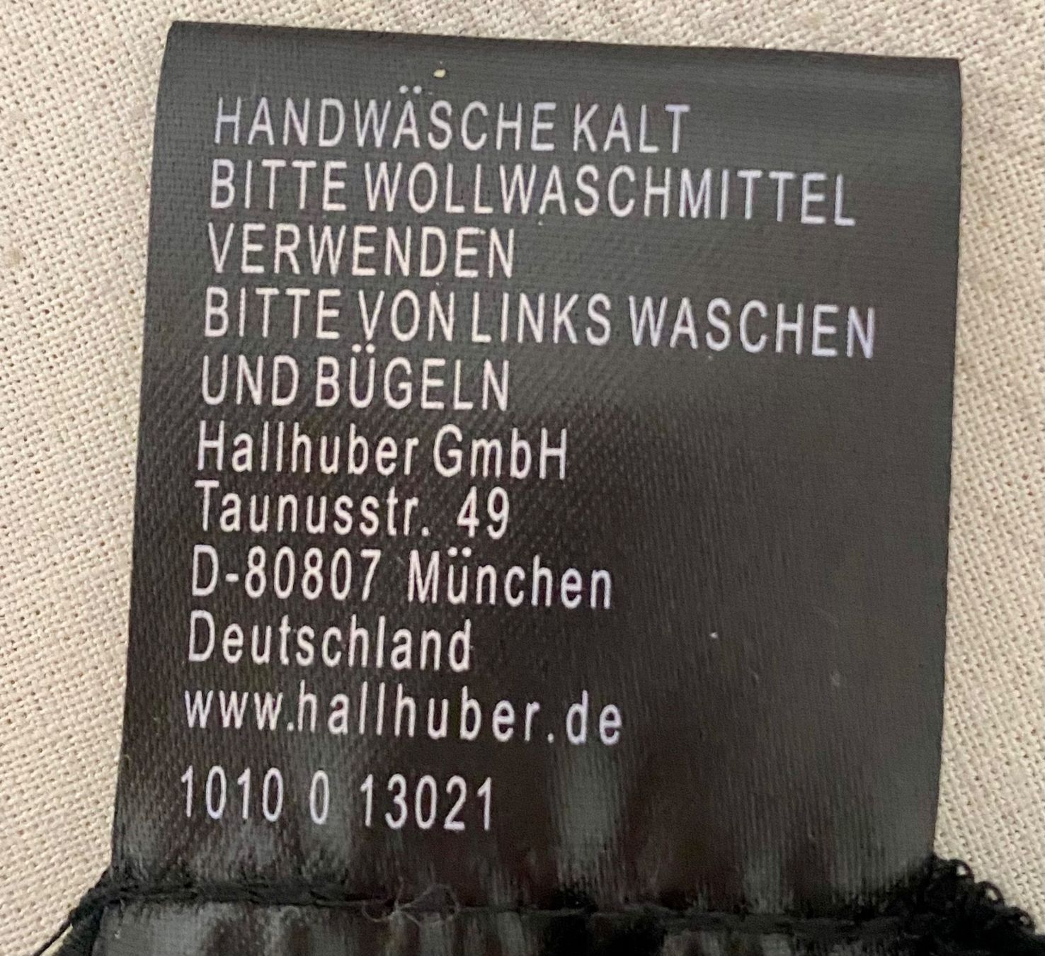 Hallhuber Camicette: Seidenbluse von Hallhuber in Schwarz, Gr. 36 – Usato da Zürich venduto da Maria2021 6