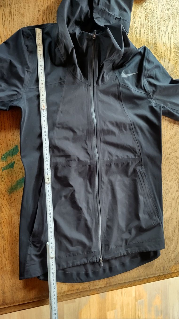 Nike Giacche: Nike Aeroshield Frauenjacke – Nuovo (secondo la descrizione) da Cumbel venduto da anj_b8wj 8