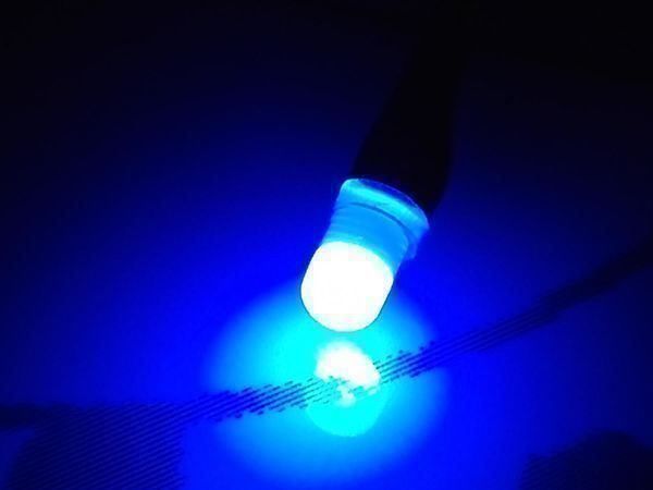 Componenti elettronici: LED 3mm verkabelt, 12V DC, blau diffus – Nuovo (secondo la descrizione) da Luzern venduto da Salefactory
