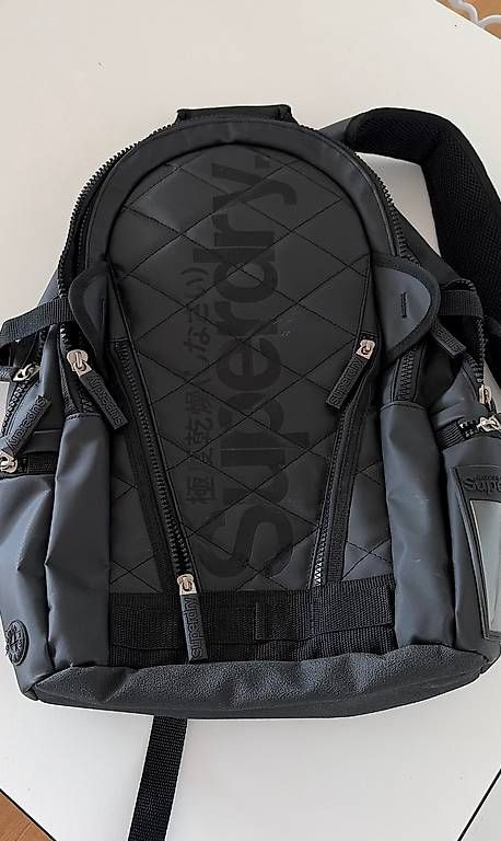 Sacs à dos: Rucksack Superdry – Neuf avec emballage d'origine à Inwil par kel_df7w