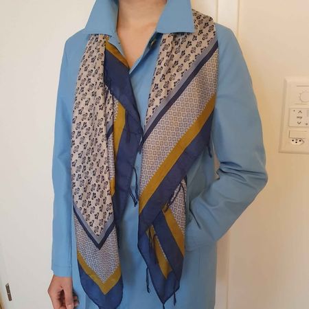 Foulard à franges imprimé bleu et vert, très bon état