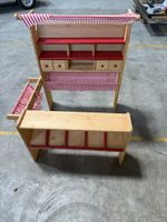 Verkäuferladen aus Holz mit Vorhang und Schubladen
