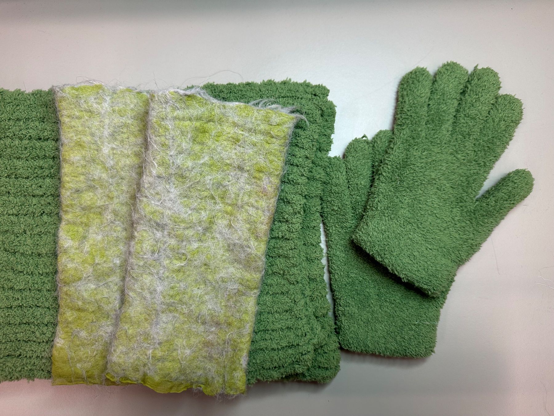 Lotti di vestiti: Set Schal, Stulpen und Handschuhe – Usato da Leuk-Stadt venduto da nadlerhu