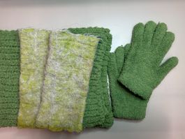 Set Schal, Stulpen und Handschuhe