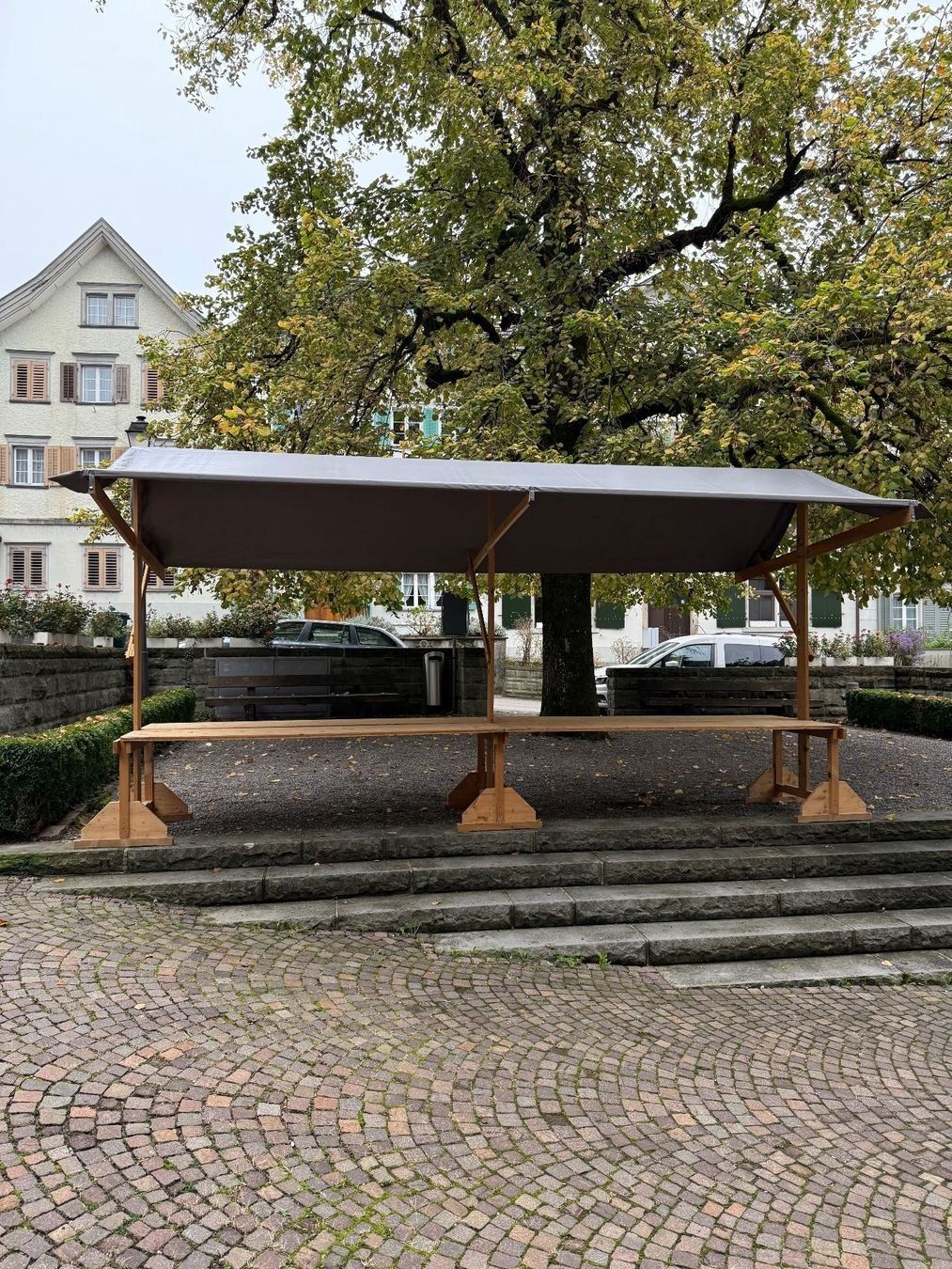 Altro per Eventi aziendali & Feste: Marktstand Weihnachtsmarkt Holzstand – Usato da Schiers venduto da Heluma