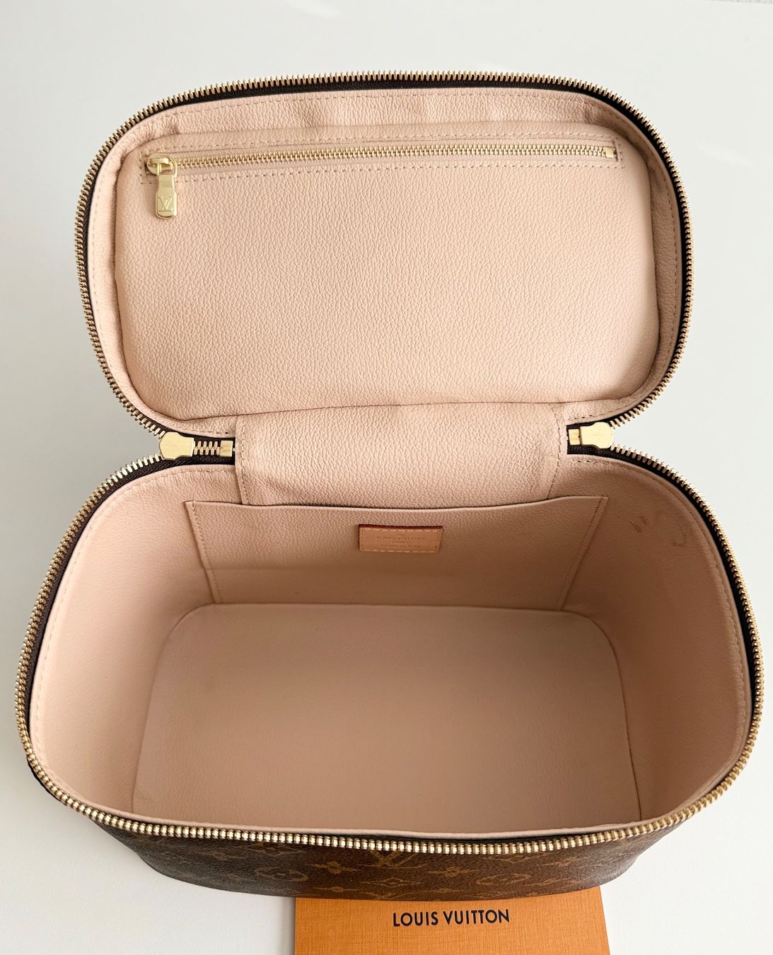 Borse da donna: Louis Vuitton Beauty Bag – Usato da Reinach AG venduto da BisMad3 7