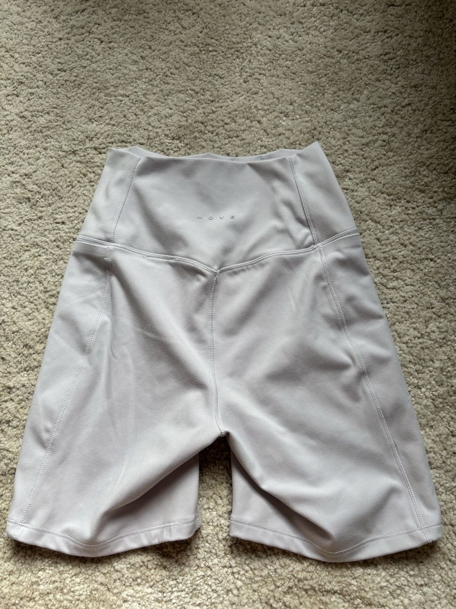 H&M Pantalons: Lila Sporthose H&M – D'occasion à Zürich par alessia.s 1