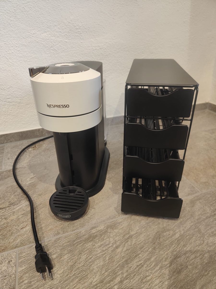 Nespresso Kaffeemaschinen & Espressomaschinen: Nespresso Vertuo Next  – Gebraucht aus Hittnau von Kevlaar