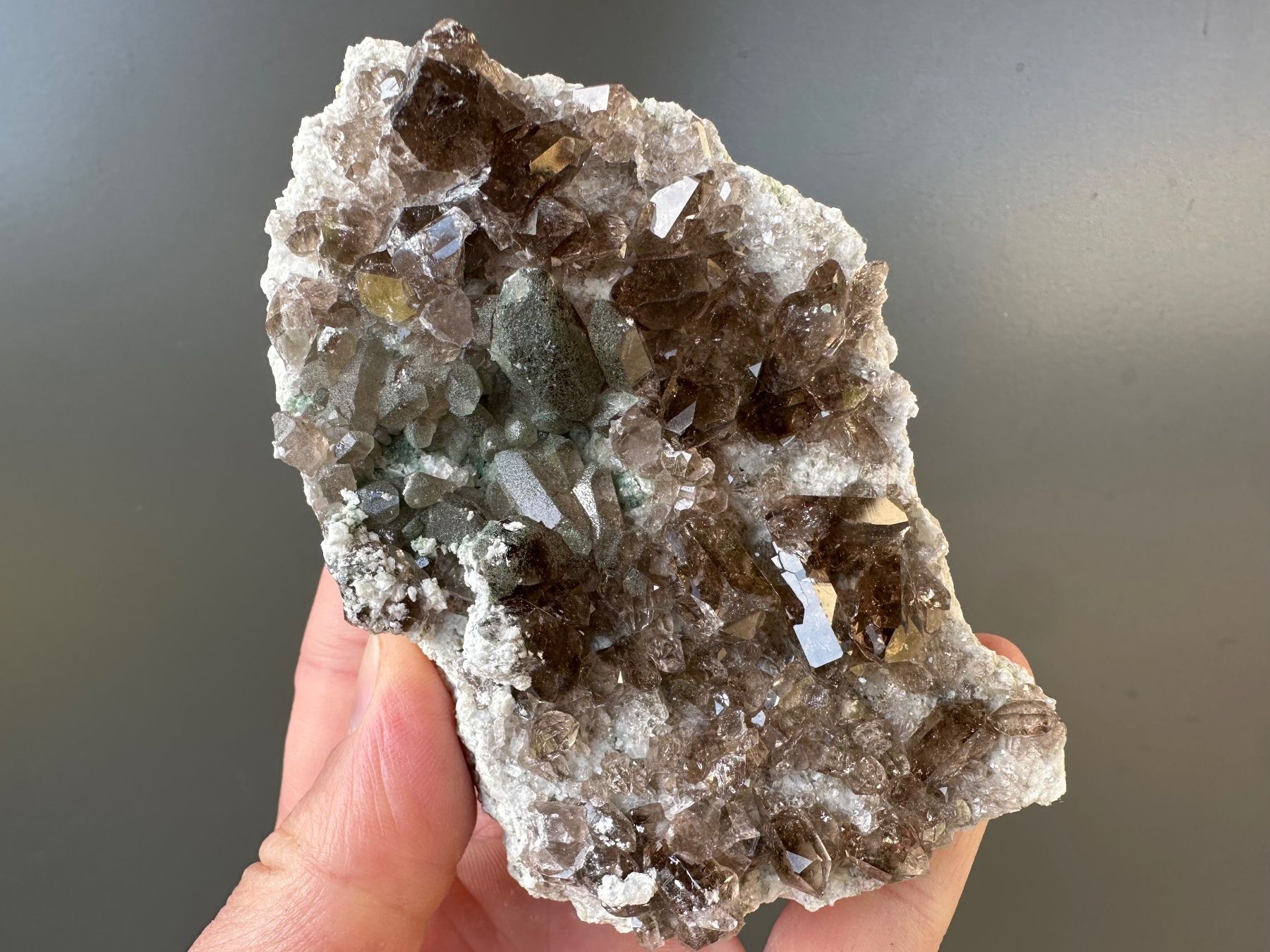 Minerali & Pietre curative: Rauchquarz Val Cavardiras – Usato da Oberuzwil venduto da Crystall0 3