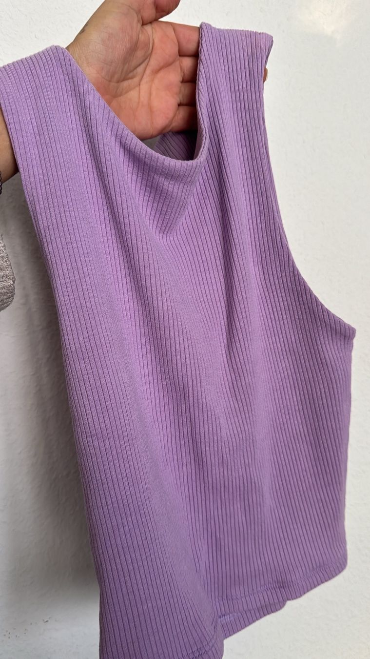 Top: Lilac Ribbed Cropped Tank Top Summer Essential - Size Small – Usato da Zürich venduto da olalinda 8