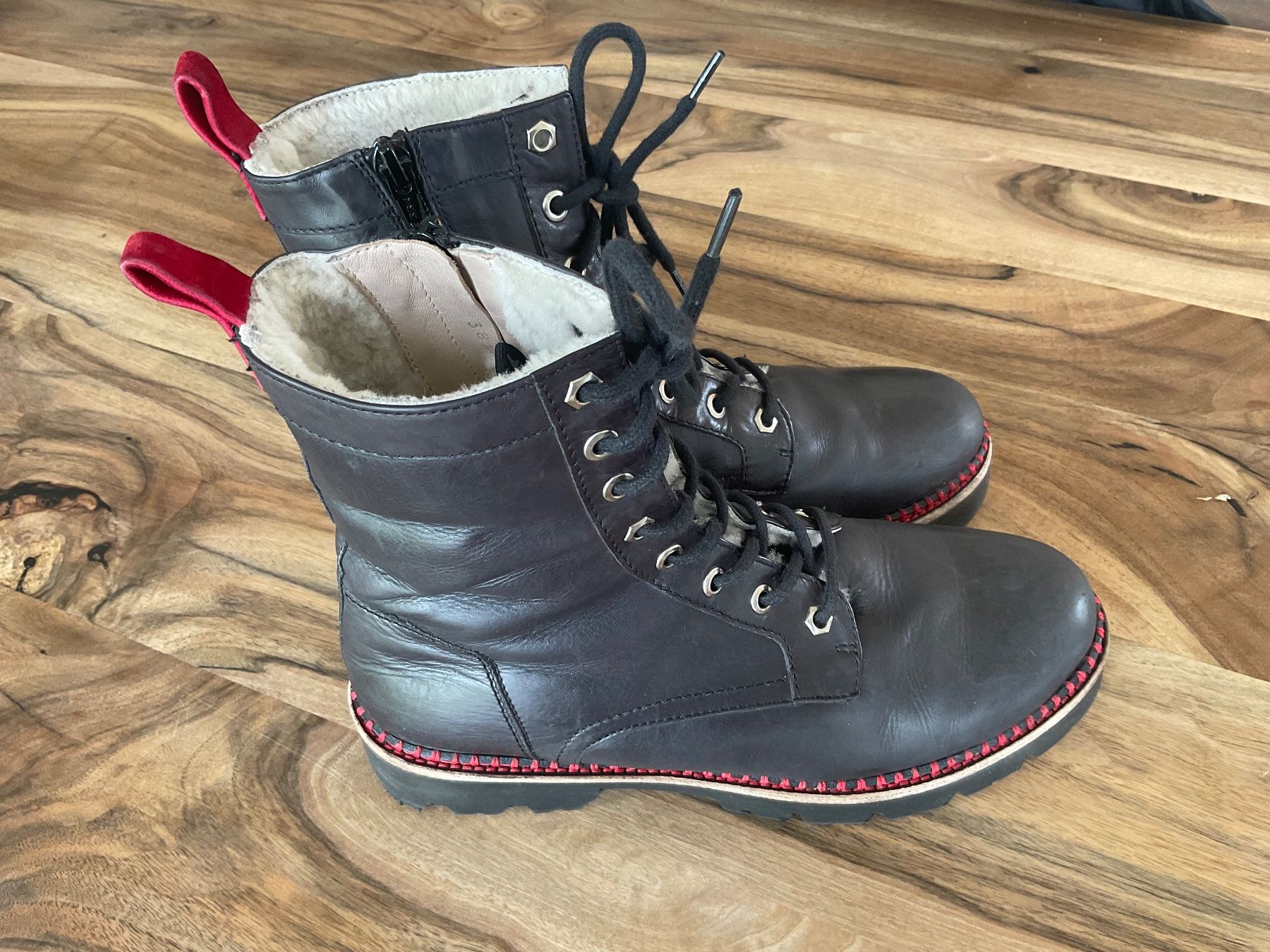 Scarpe da donna: Lammfell Schnürstiefel Grösse 39 – Usato da biberist venduto da antoniaf01