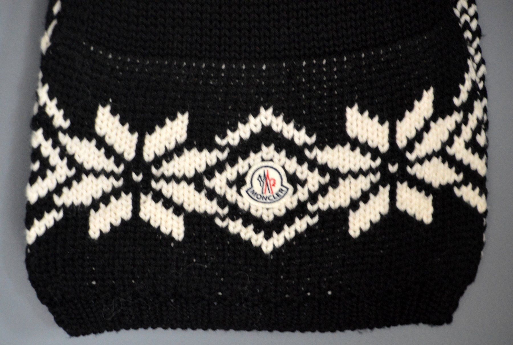 Moncler Foulard & Sciarpe: Moncler Schal / écharpe 225 x 35 cm – Usato da Collonges venduto da Auganien 1