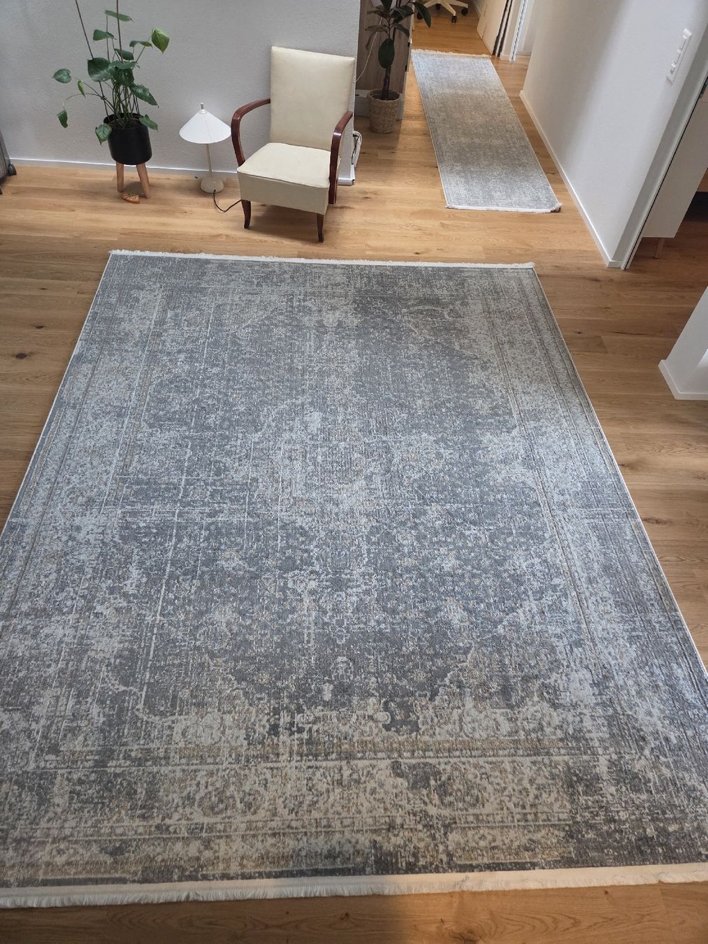 Tappeti: Gross 245 cm x 305 cm Teppich Grau/Weiss – Usato da Horgen venduto da Hunninko 3